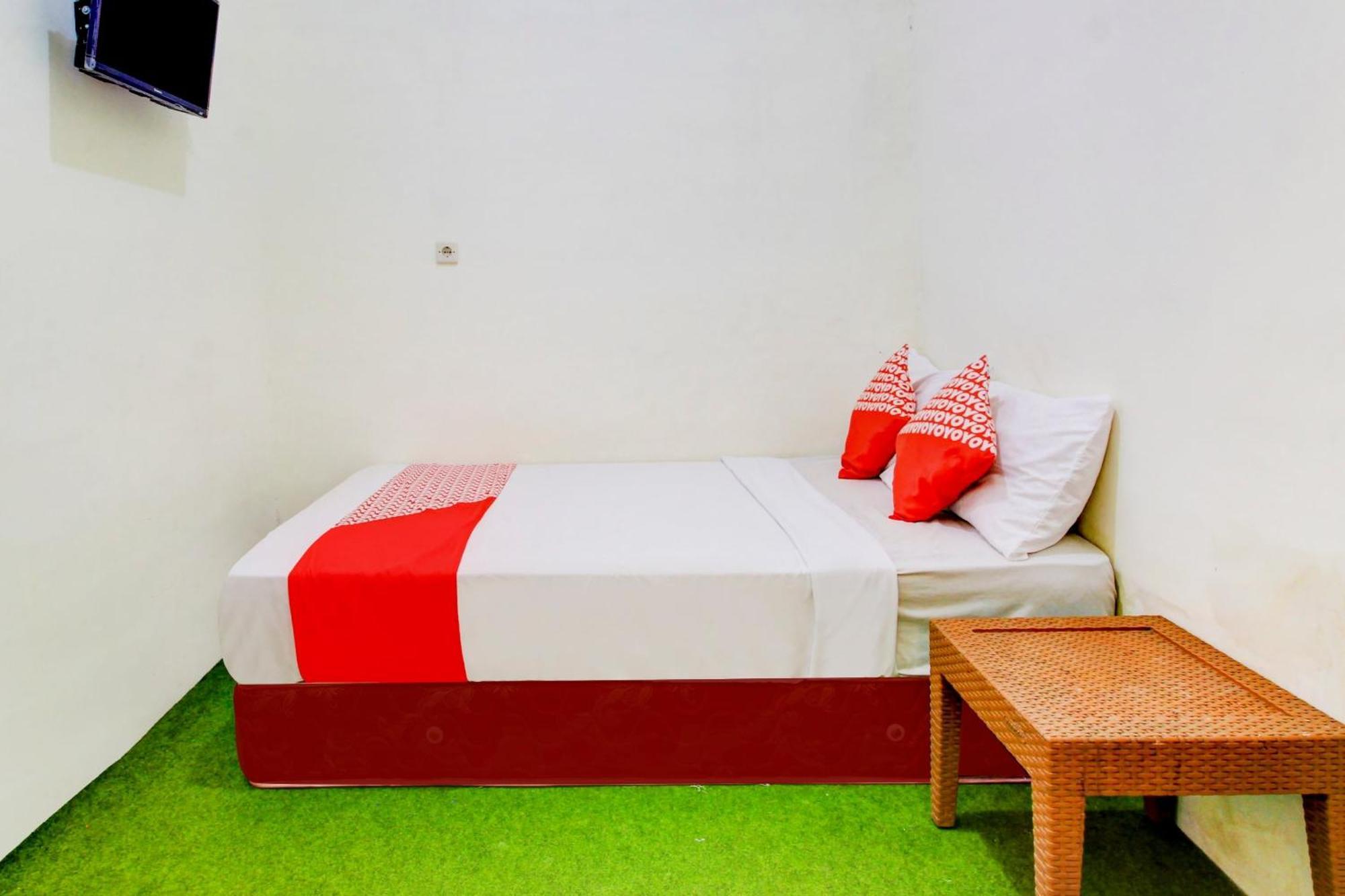 Oyo 90725 Zeevanna Guest House Syariah Kediri  Exterior photo