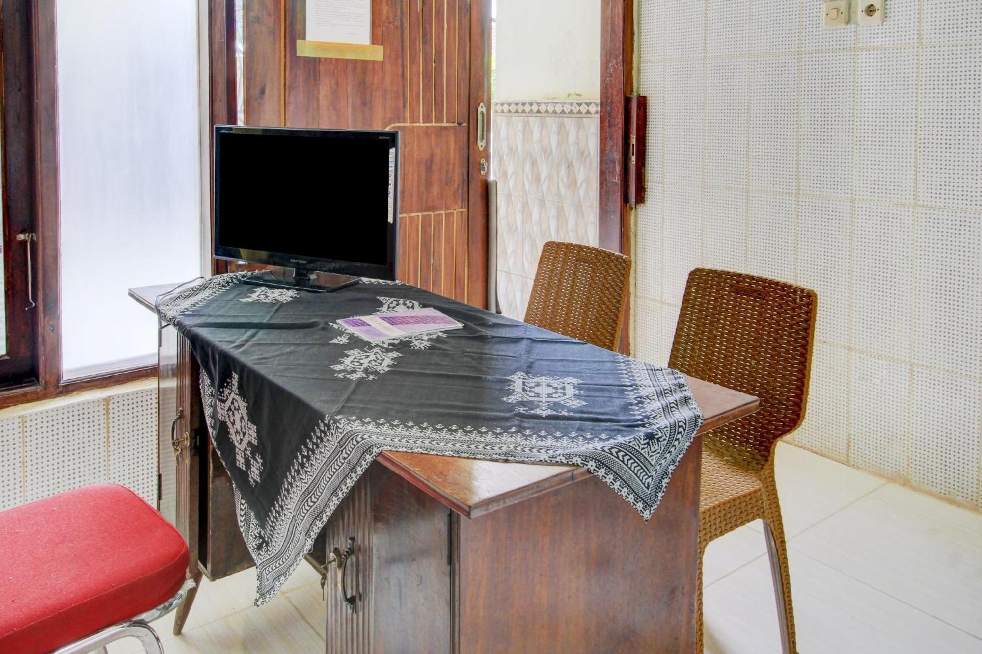 Oyo 90725 Zeevanna Guest House Syariah Kediri  Exterior photo