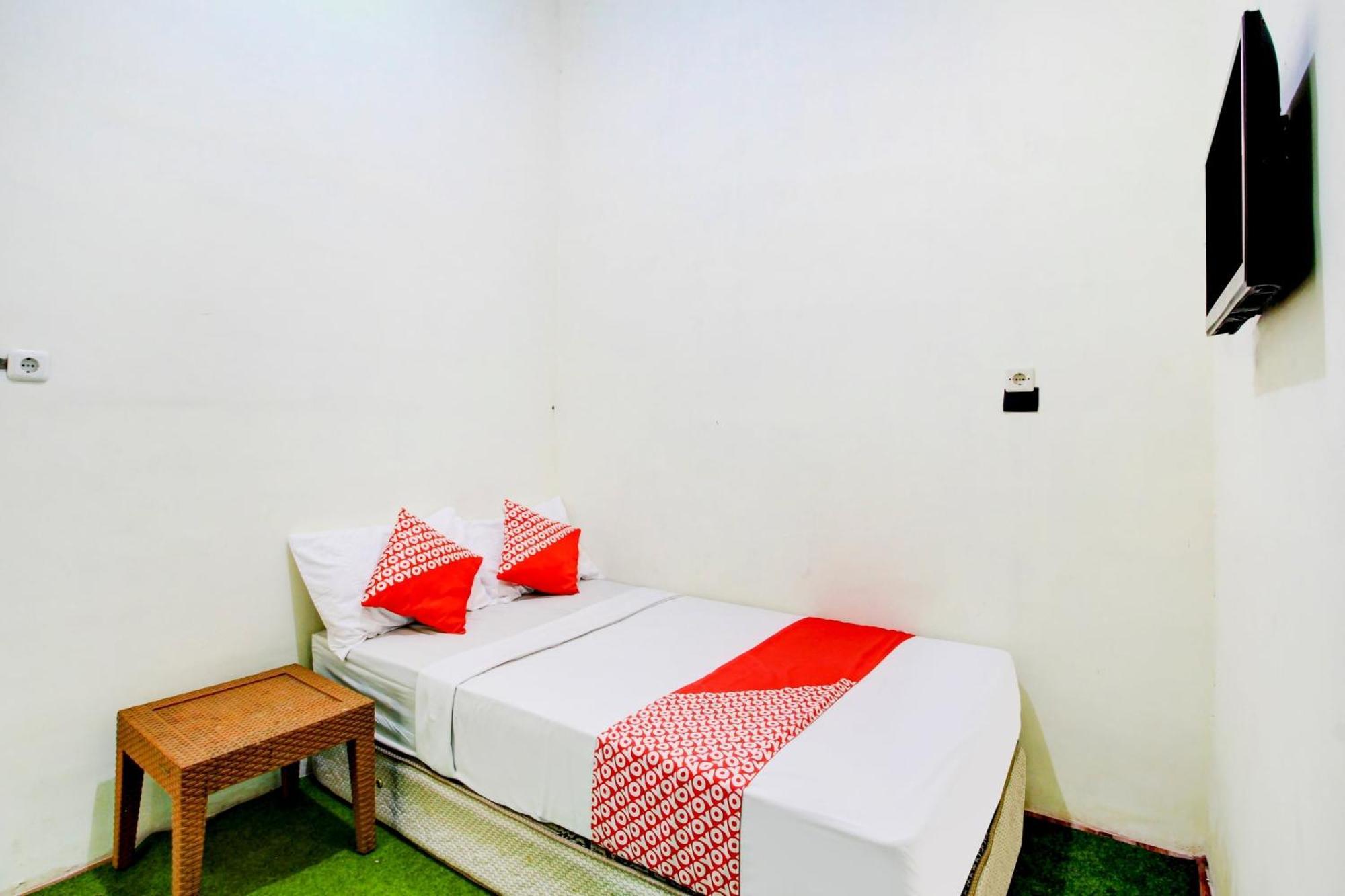 Oyo 90725 Zeevanna Guest House Syariah Kediri  Exterior photo