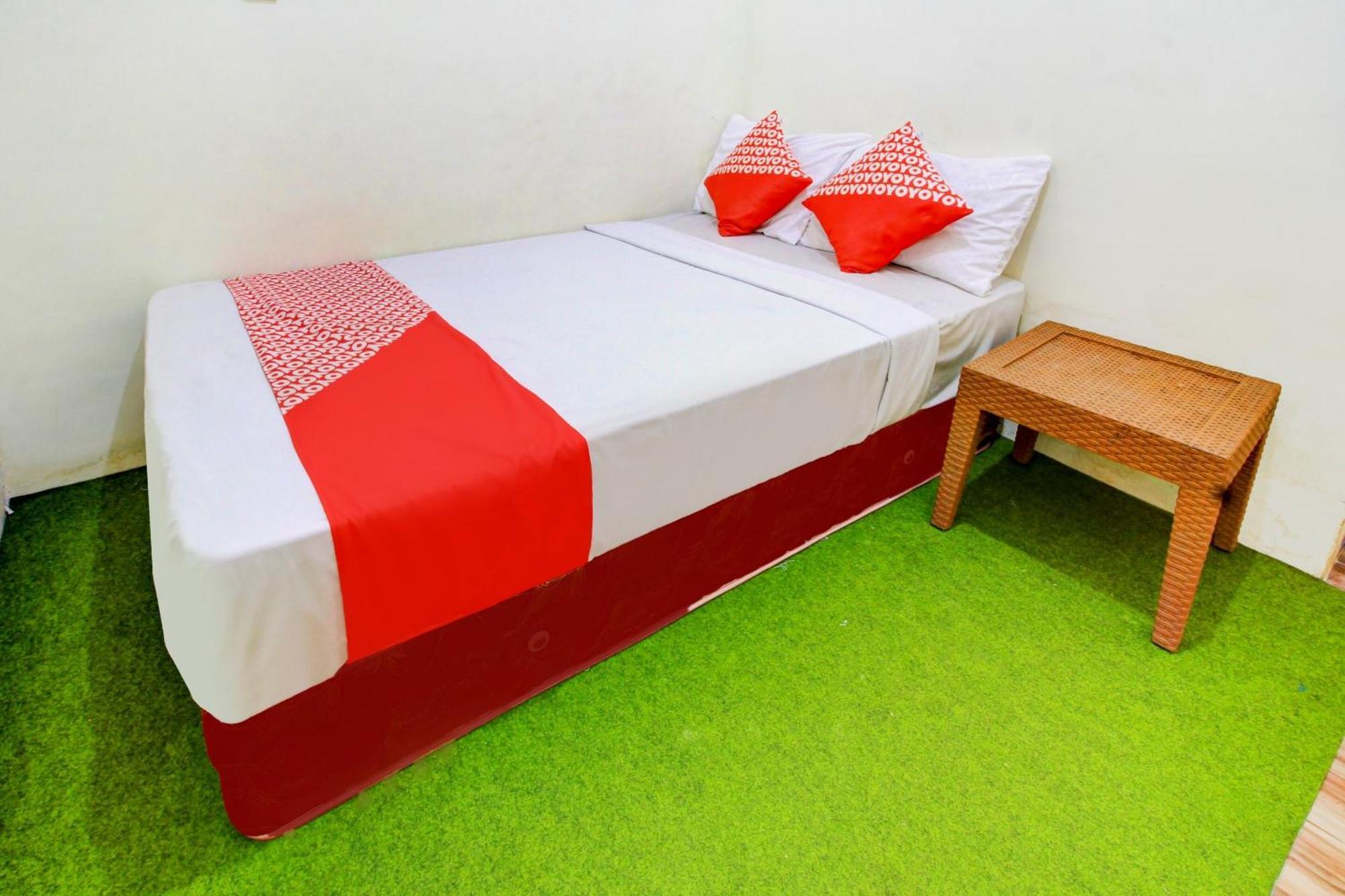 Oyo 90725 Zeevanna Guest House Syariah Kediri  Exterior photo