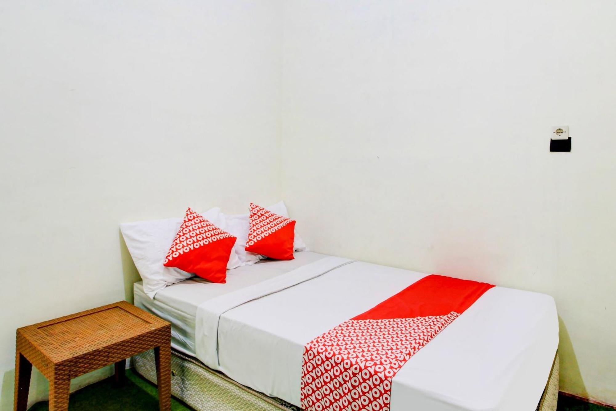 Oyo 90725 Zeevanna Guest House Syariah Kediri  Exterior photo