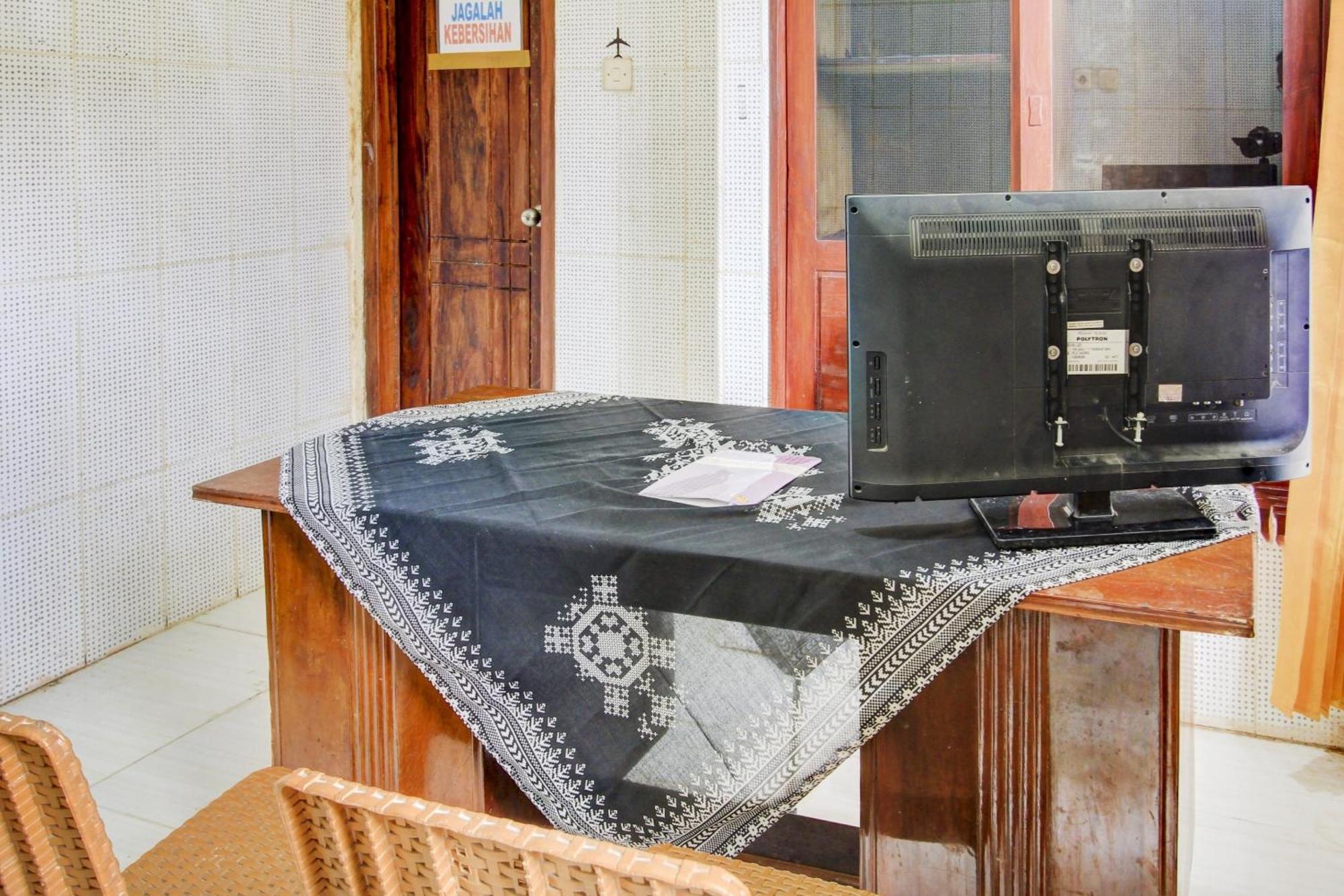 Oyo 90725 Zeevanna Guest House Syariah Kediri  Exterior photo