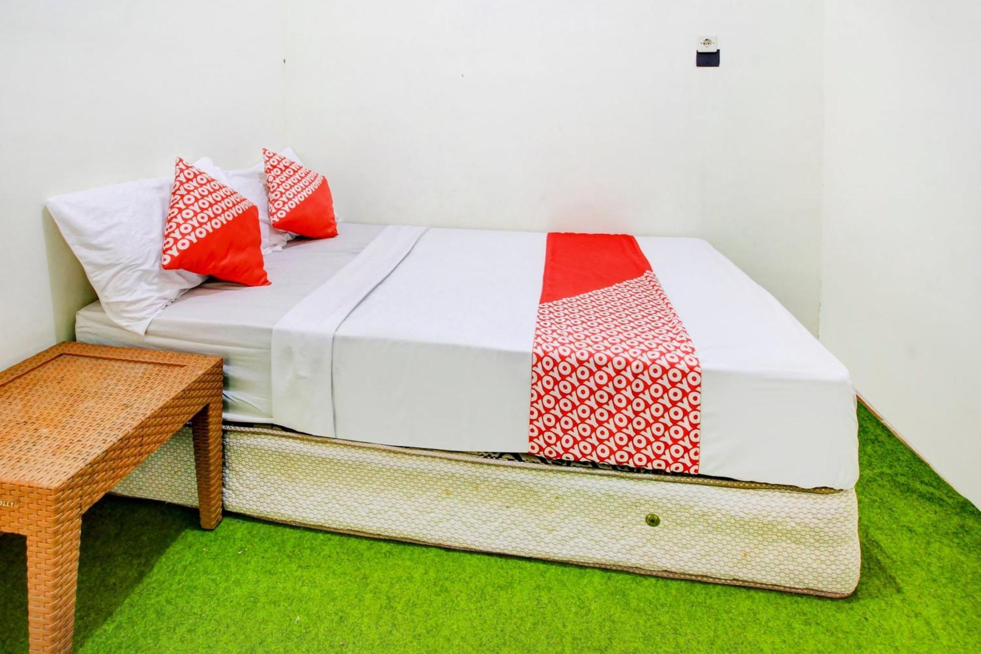 Oyo 90725 Zeevanna Guest House Syariah Kediri  Exterior photo