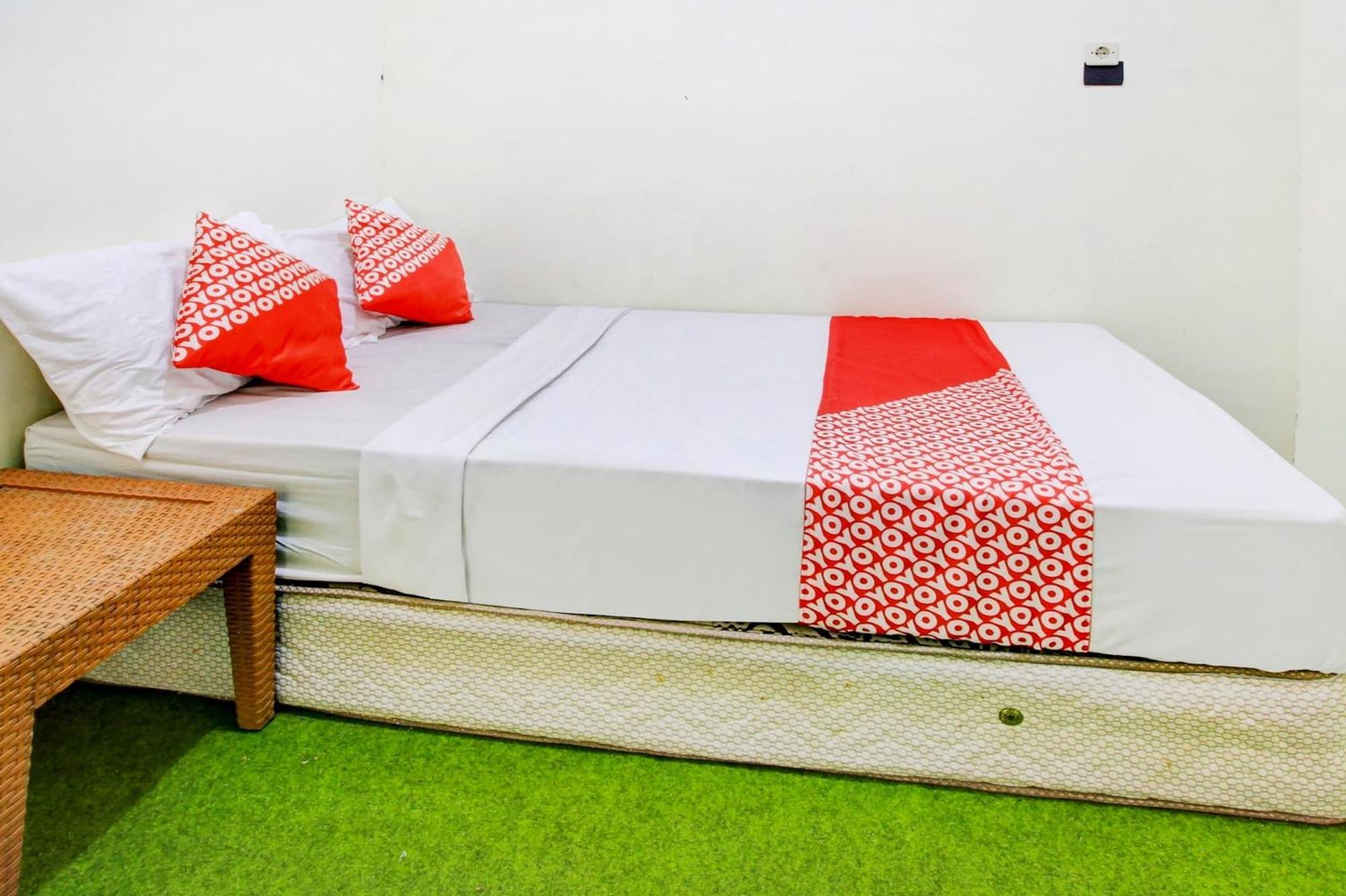 Oyo 90725 Zeevanna Guest House Syariah Kediri  Exterior photo